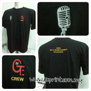 T-shirt round neck hitam